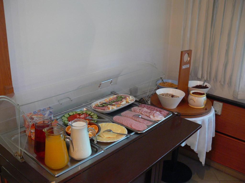 Hid Hotel Budapest Bagian luar foto