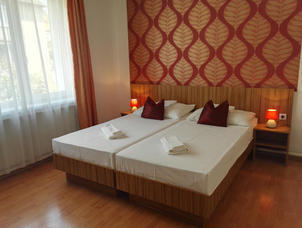 Hid Hotel Budapest Bagian luar foto