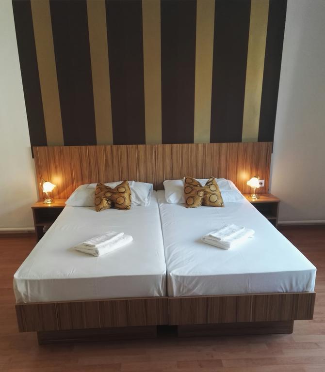 Hid Hotel Budapest Bagian luar foto
